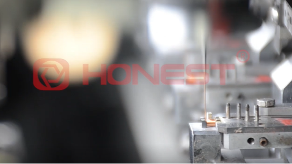 全自動(dòng)電感繞線機(jī)是否能適配不同軸數(shù)的電感繞線？