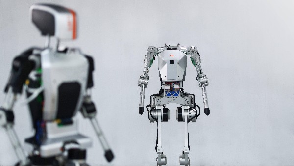 人形機(jī)器人的電機(jī)自動(dòng)化設(shè)備解決方案具備什么優(yōu)勢(shì)？