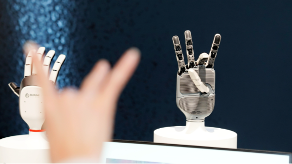 人形機(jī)器人靈巧手自由度越多，越需要什么樣的電機(jī)？